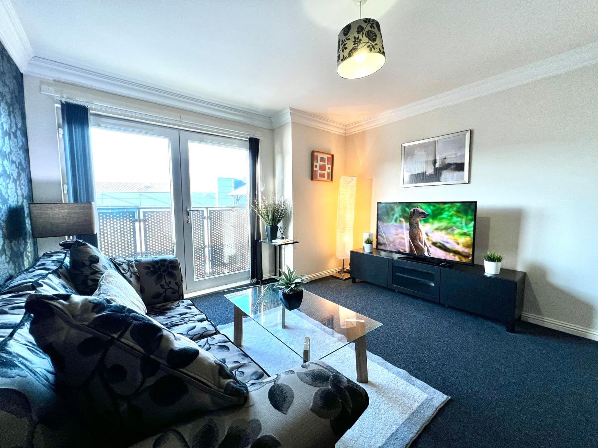 Stylish Modern Flat With Juliet Balcony & Parking Leilighet Glasgow Eksteriør bilde