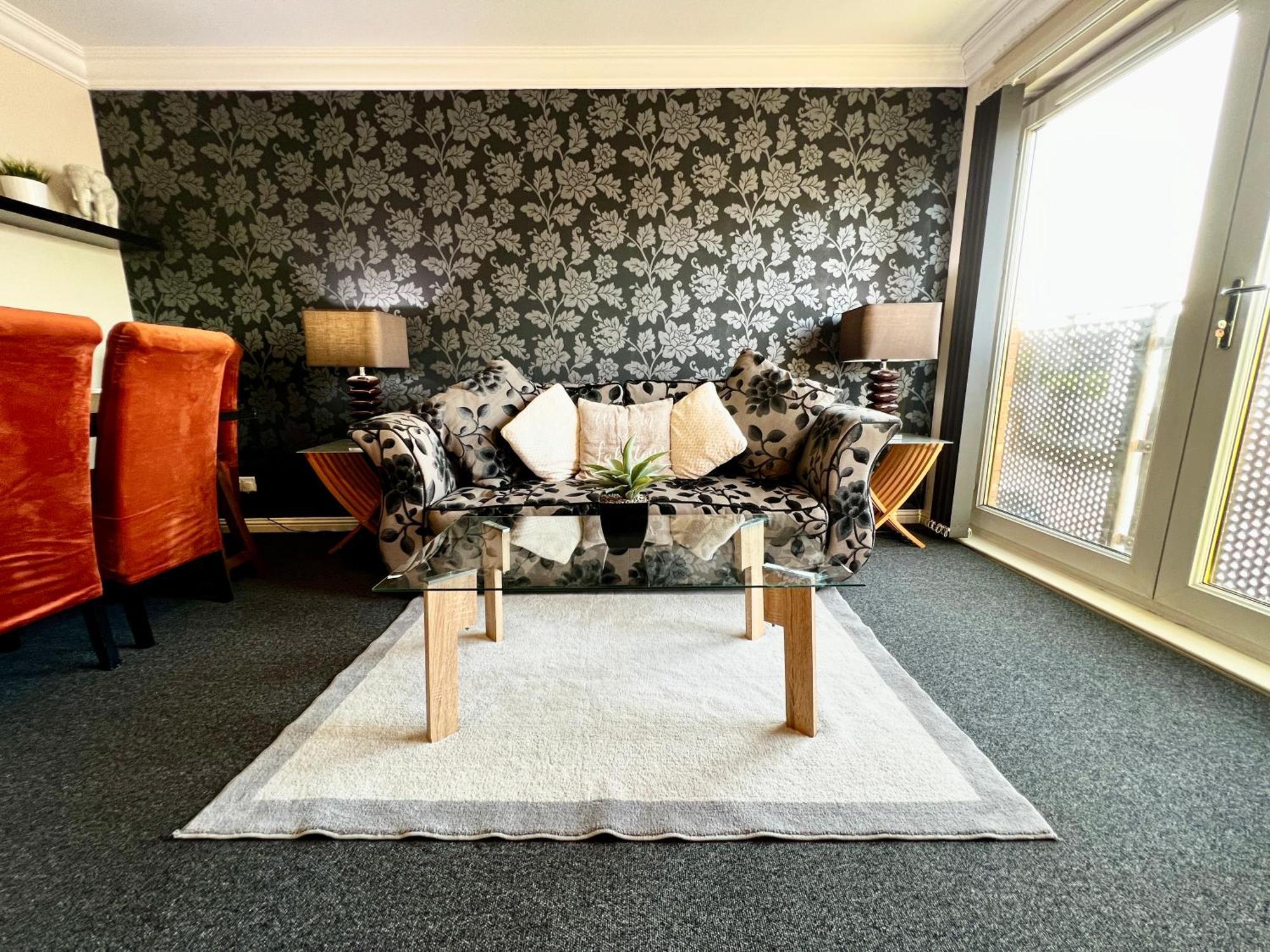 Stylish Modern Flat With Juliet Balcony & Parking Leilighet Glasgow Eksteriør bilde