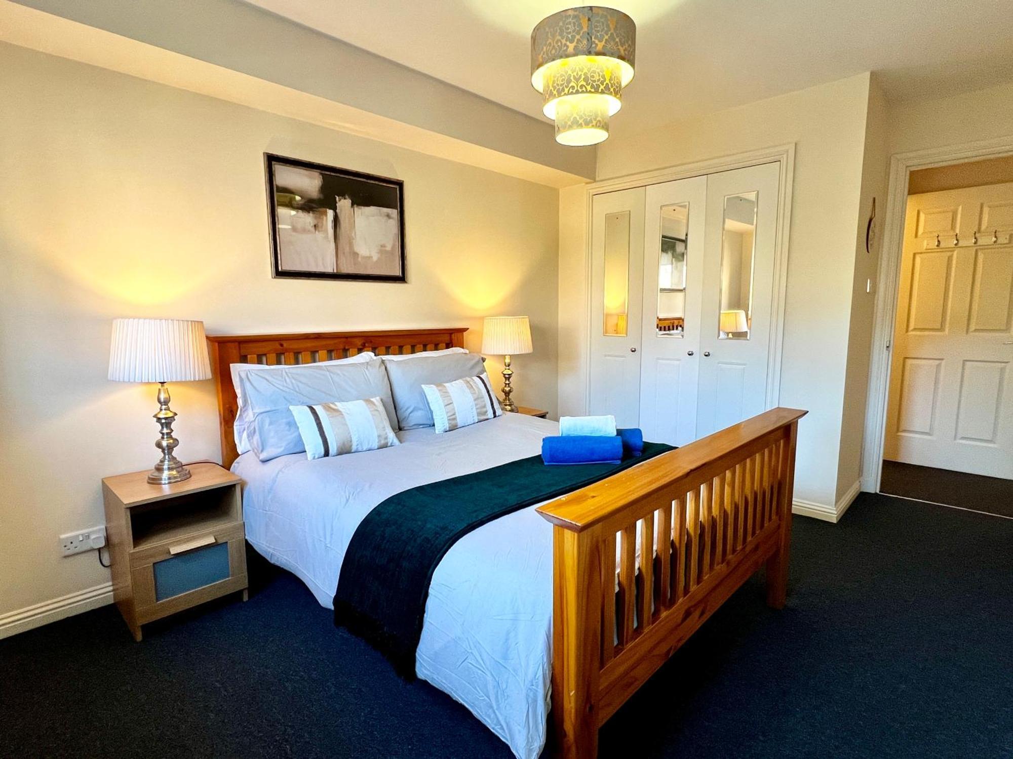 Stylish Modern Flat With Juliet Balcony & Parking Leilighet Glasgow Eksteriør bilde