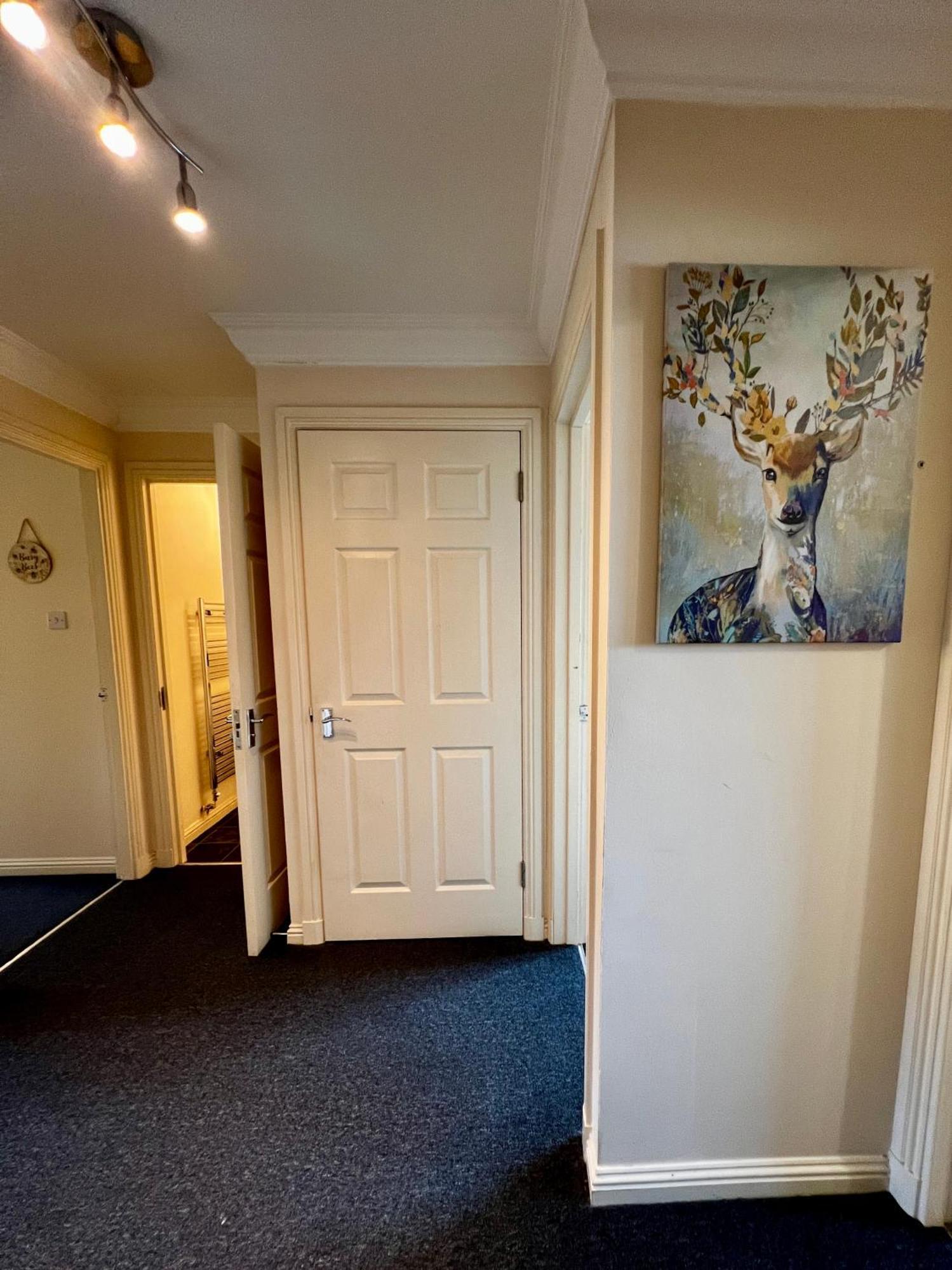 Stylish Modern Flat With Juliet Balcony & Parking Leilighet Glasgow Eksteriør bilde