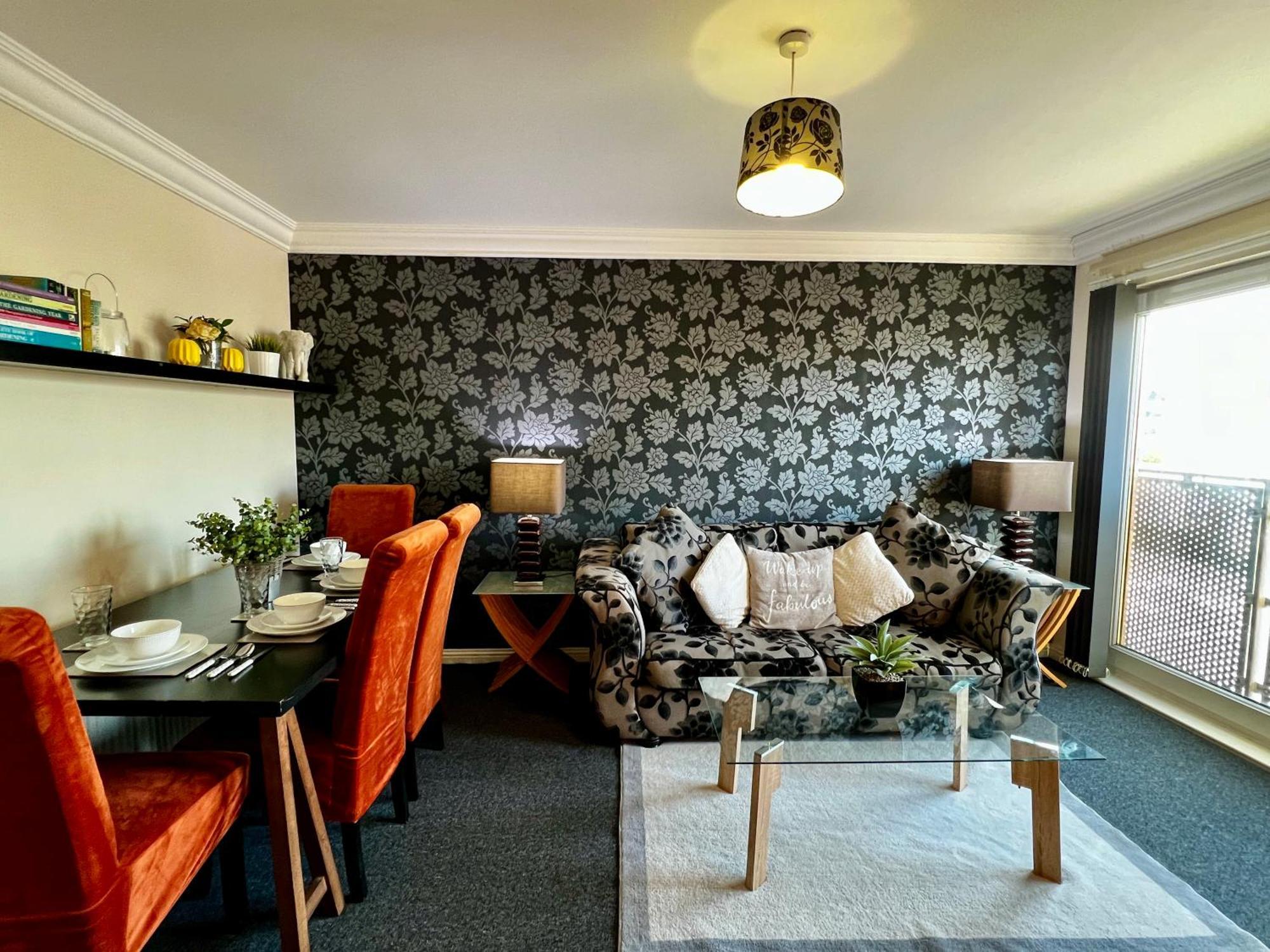 Stylish Modern Flat With Juliet Balcony & Parking Leilighet Glasgow Eksteriør bilde