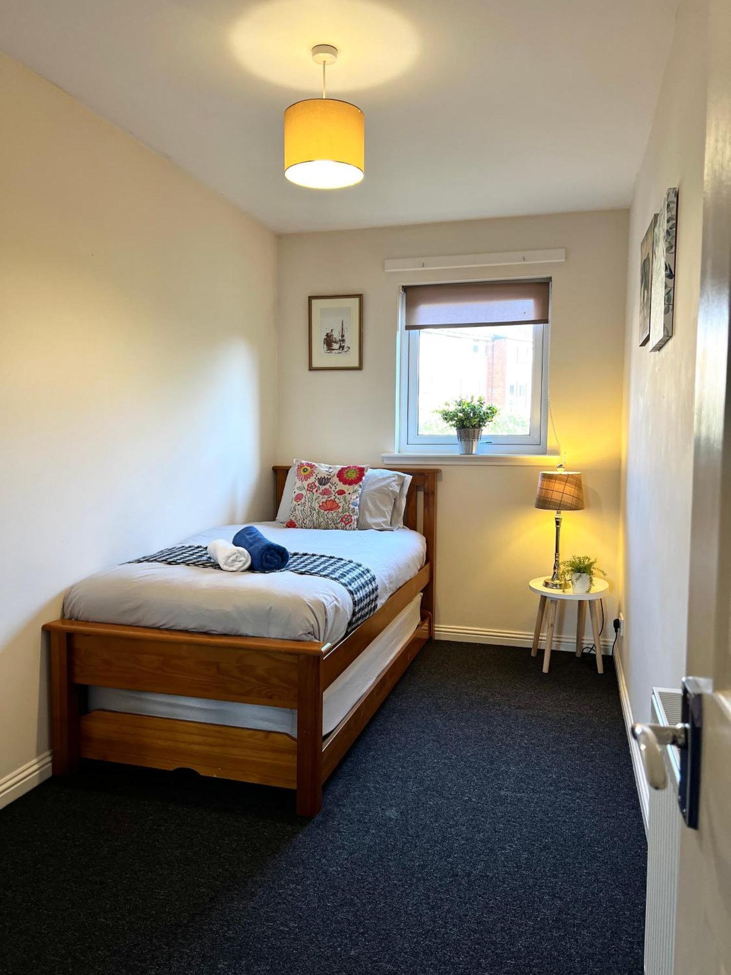 Stylish Modern Flat With Juliet Balcony & Parking Leilighet Glasgow Eksteriør bilde