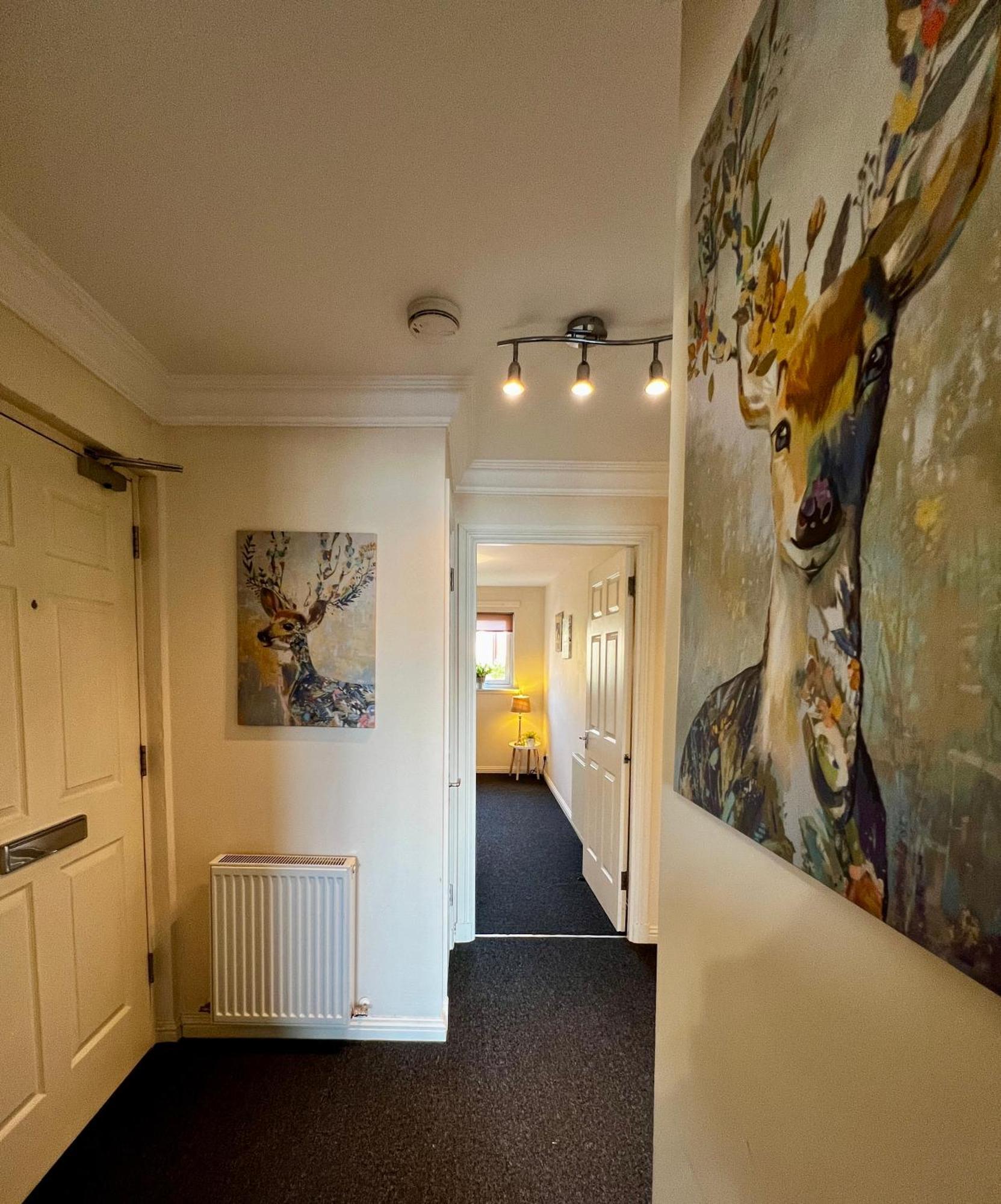 Stylish Modern Flat With Juliet Balcony & Parking Leilighet Glasgow Eksteriør bilde