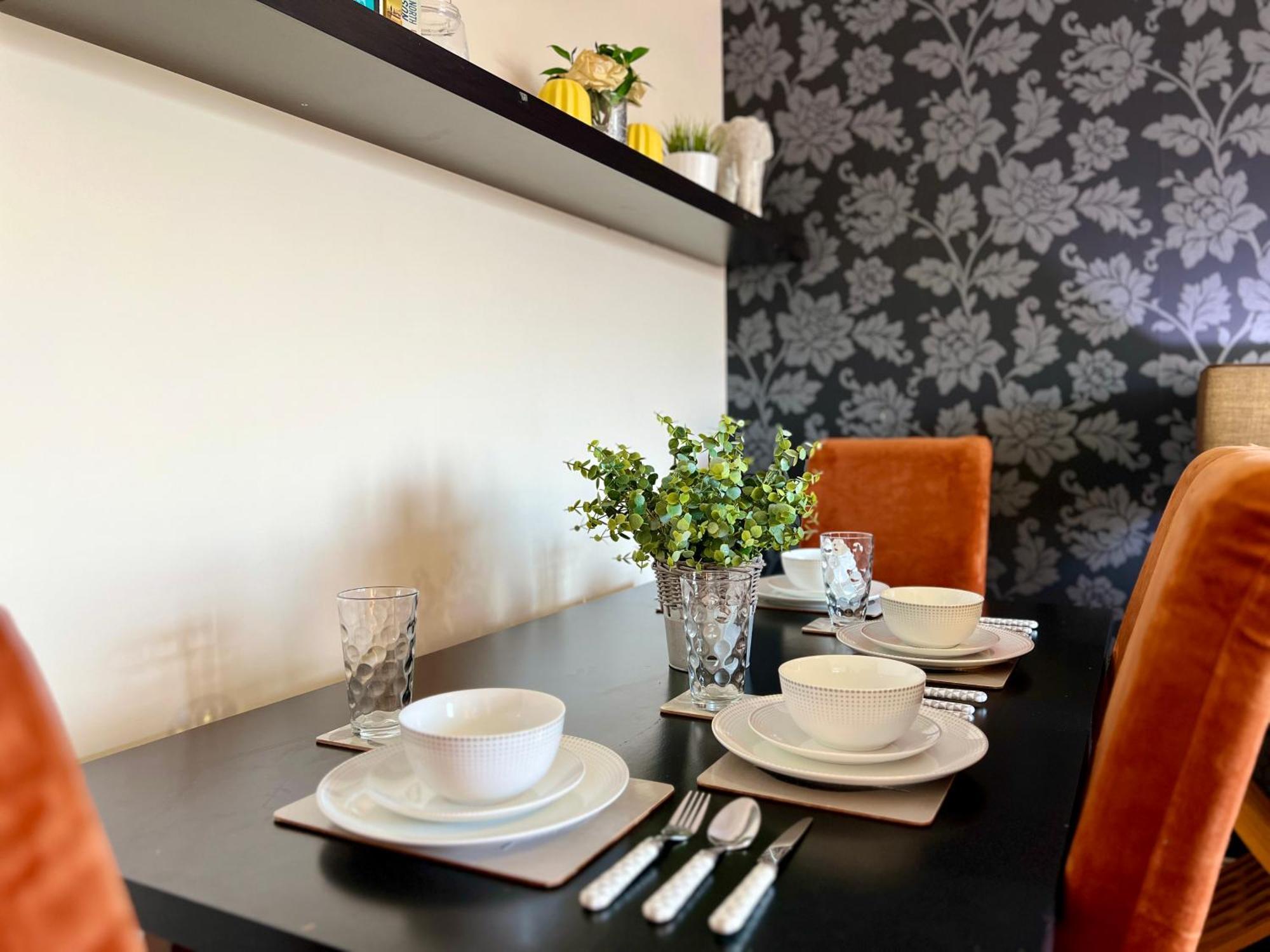 Stylish Modern Flat With Juliet Balcony & Parking Leilighet Glasgow Eksteriør bilde