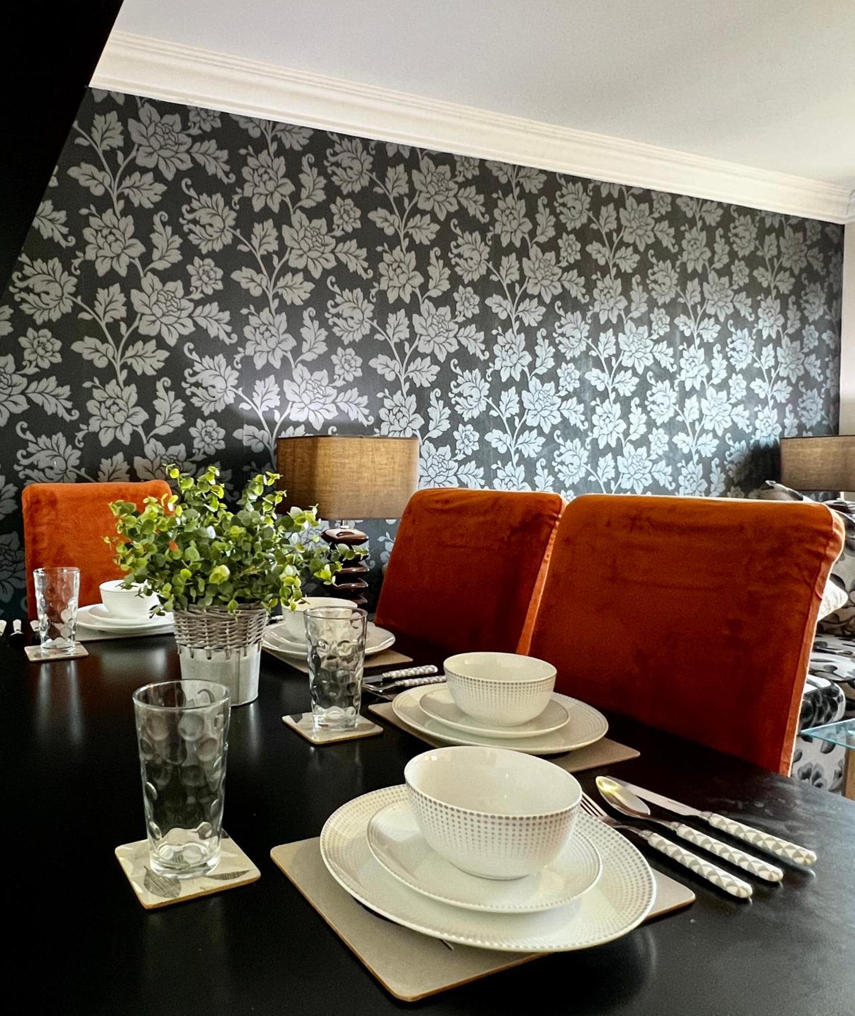 Stylish Modern Flat With Juliet Balcony & Parking Leilighet Glasgow Eksteriør bilde