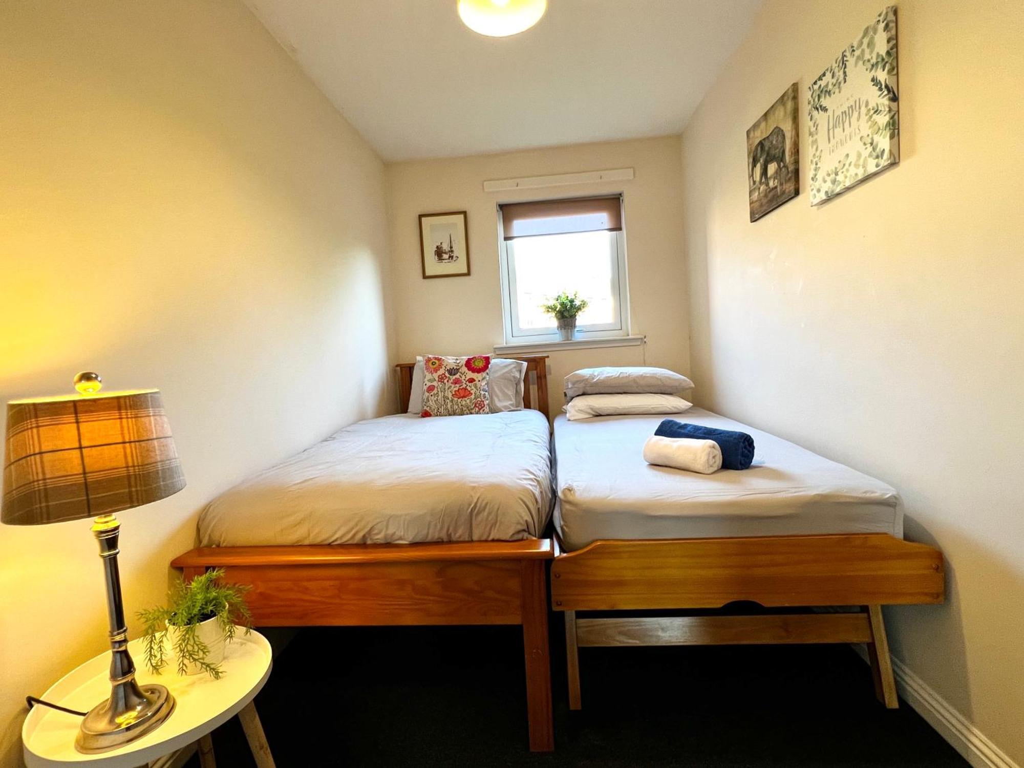 Stylish Modern Flat With Juliet Balcony & Parking Leilighet Glasgow Eksteriør bilde