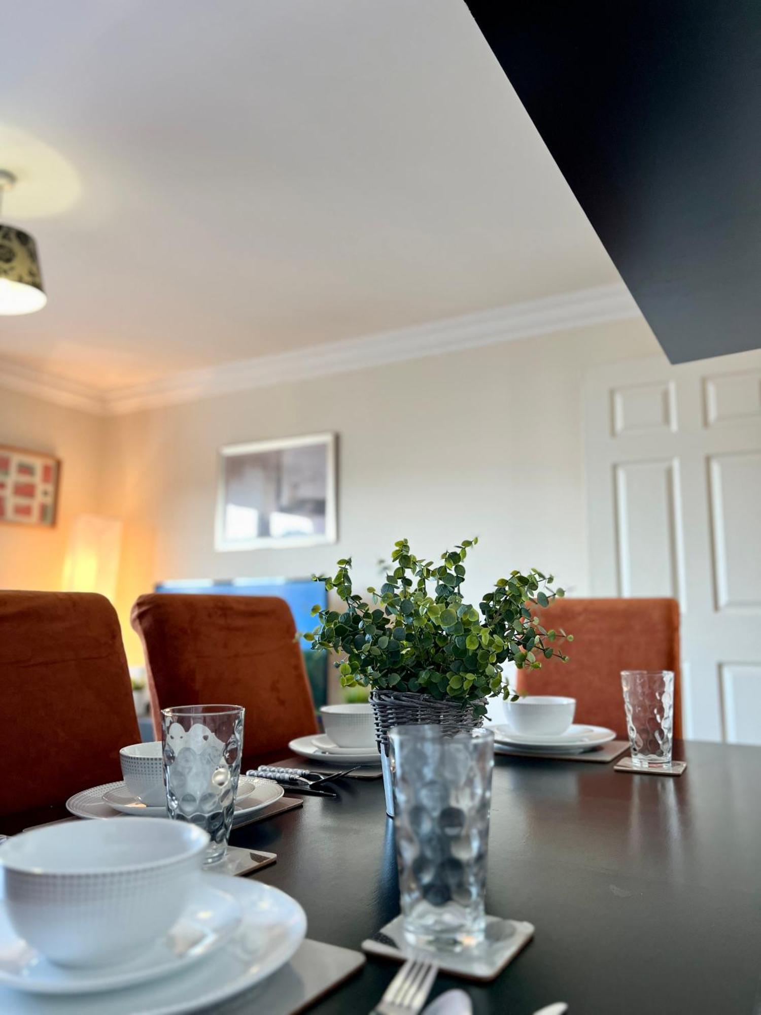 Stylish Modern Flat With Juliet Balcony & Parking Leilighet Glasgow Eksteriør bilde